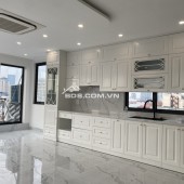 CC cần bán nhà mặt ngõ phố Linh Lang,Ba Đình dt 80 m2 x 7 t 2 mặt thoáng trước nhà ô tô quay đầu giá bán 37,2 tỷ.